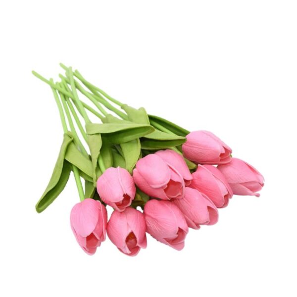 Buquê de tulipas artificiais rosa sobre fundo branco, ideal para compor arranjos e decorar ambientes com delicadeza e estilo.