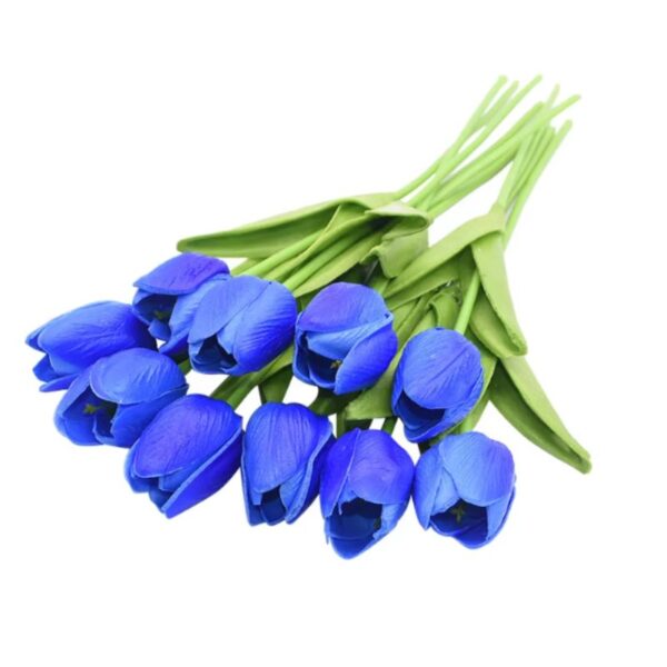 Buquê de tulipas artificiais azuis com hastes verdes e folhas longas, ideal para criar arranjos florais vibrantes e modernos.